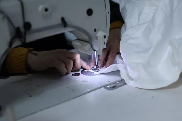 防護服緊缺?這家僅用了5天時間轉產防護服,日產量已達9000件
