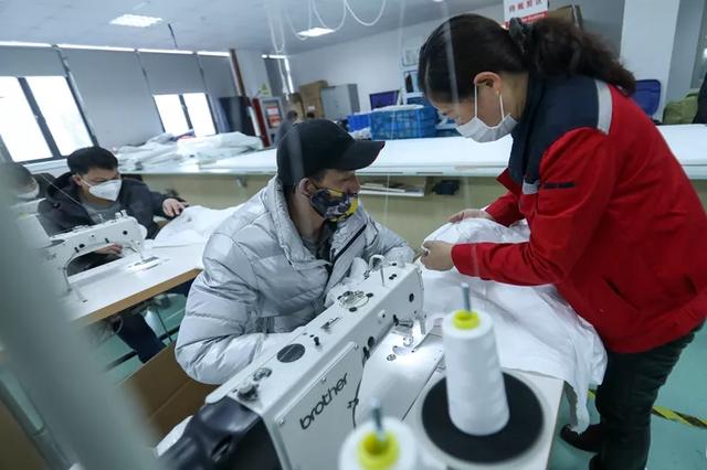 防護服緊缺?這家僅用了5天時間轉產防護服,日產量已達9000件